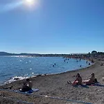 Laura *