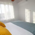 Laura *