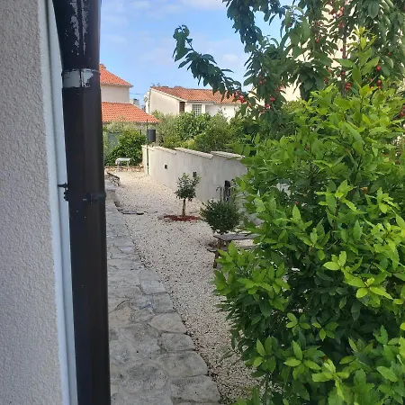 Laura Brodarica (Sibenik-Knin)