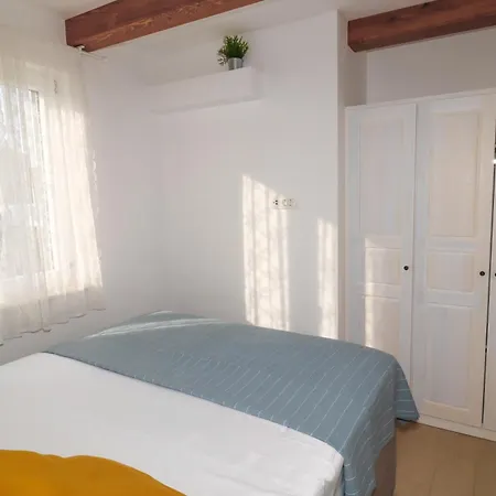 Laura Brodarica (Sibenik-Knin)