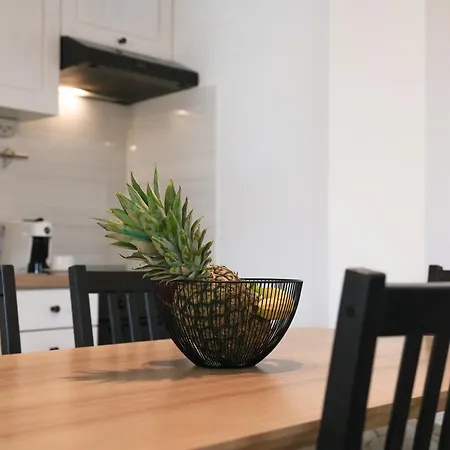 Laura Apartment *
