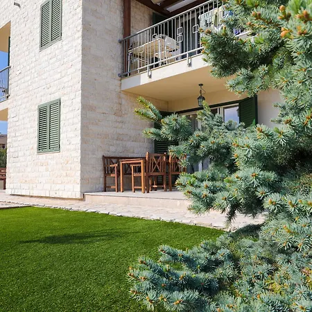 公寓 Laura 布罗达里卡