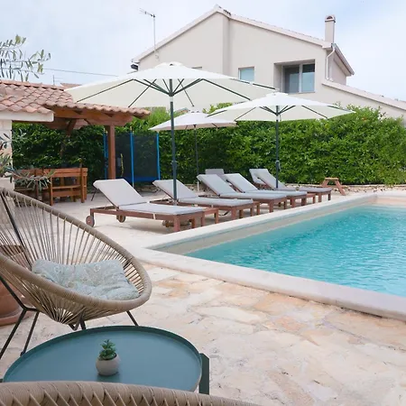 Laura 布罗达里卡