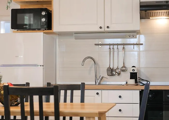 Laura * ברודאריצה