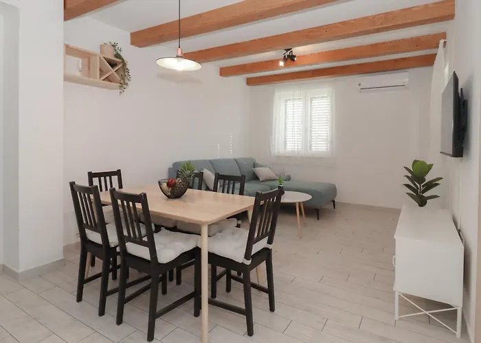 Laura ברודאריצה