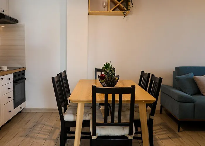 Laura * Brodarica (Sibenik-Knin)