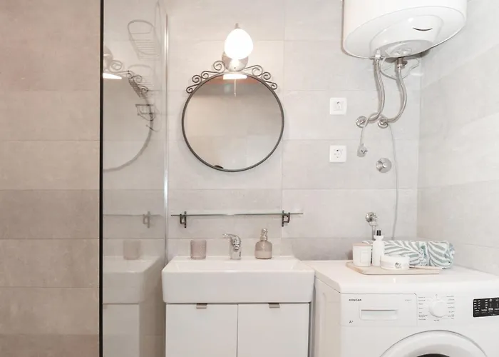 Laura * ברודאריצה