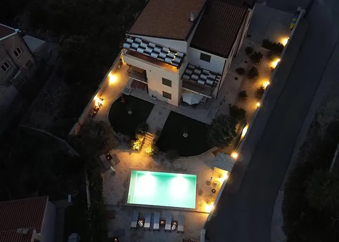 Laura * Brodarica (Sibenik-Knin)