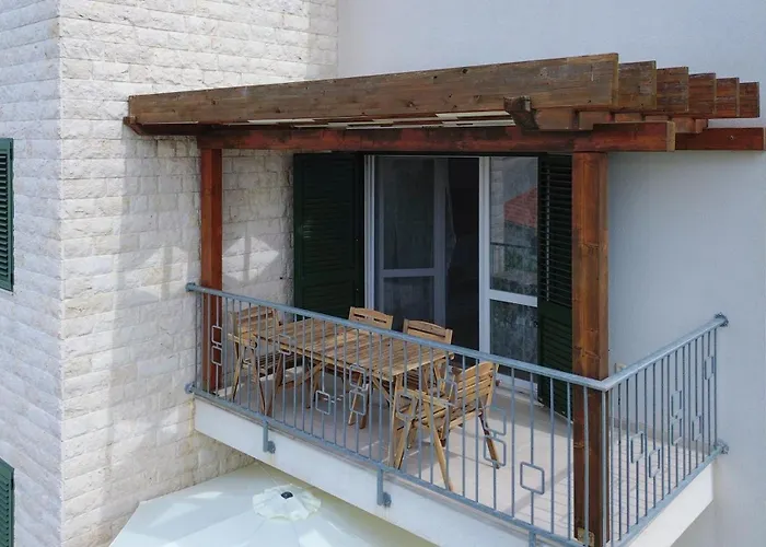 Laura * ברודאריצה